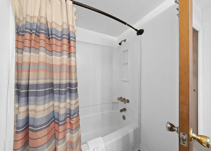 Apartment Bunk Bed Base - 2br Family Retreat At The Cove *